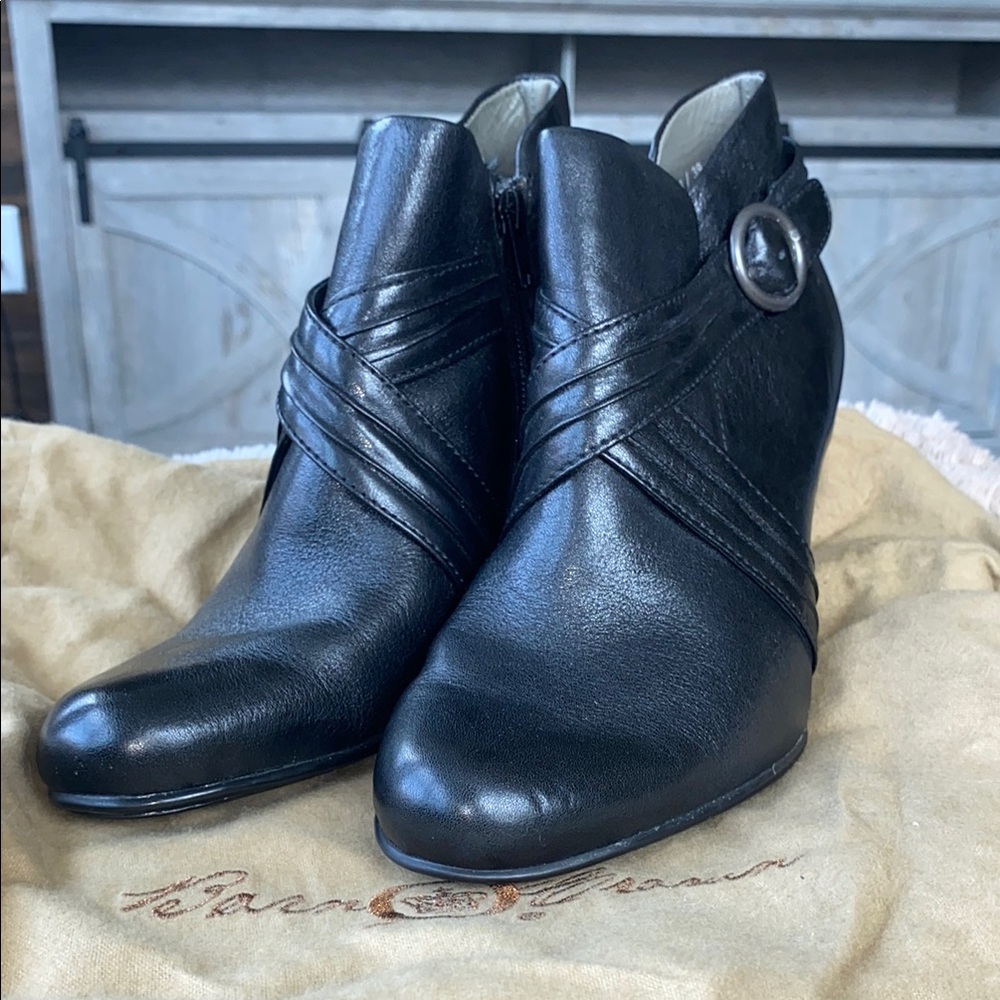 Borne Black Leather Ankle Boots size 8